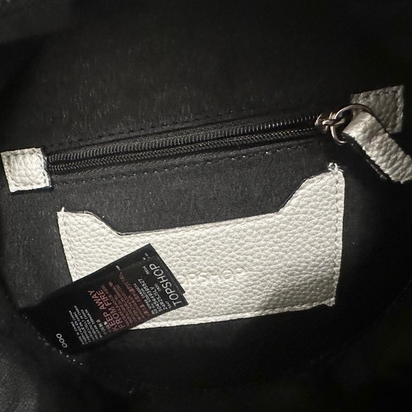 Topshop Round Sliver Crossbody Bag - Picture 3 of 13